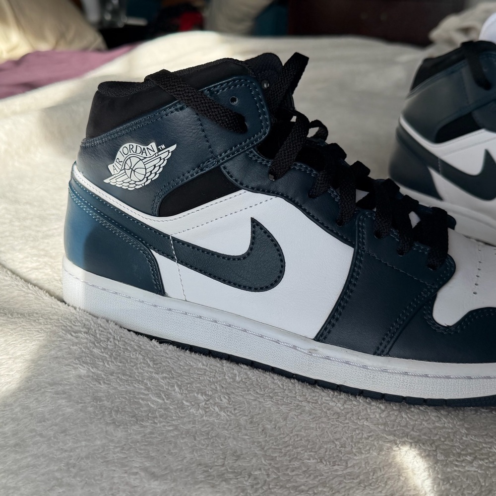 Jordan 1 Mids - Armory Navy - Picture 4 of 8